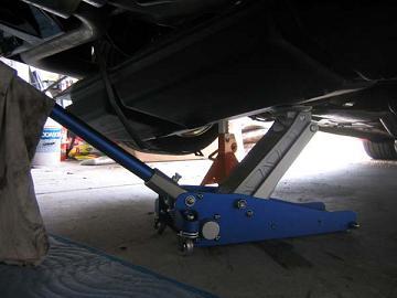 2003-2004 Cobra Tank Swap Gas Tank Being Lowered